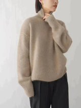 Elegant and cozy turtleneck sweater in linen